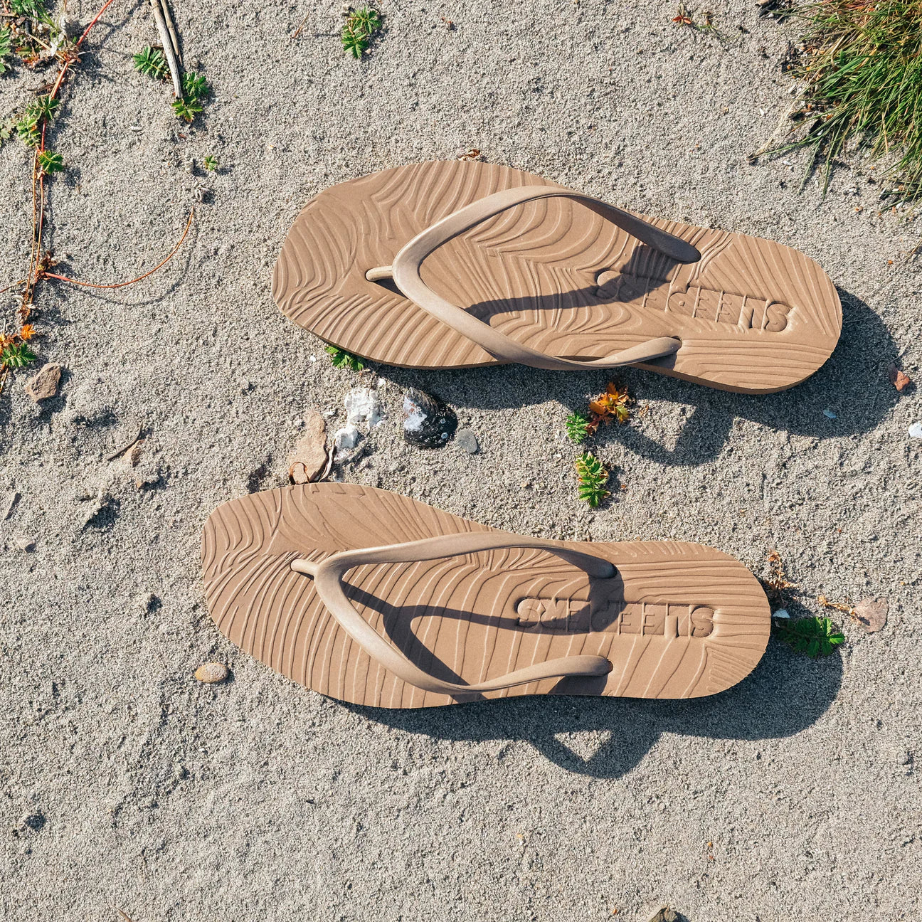 Tapered sand flip flops