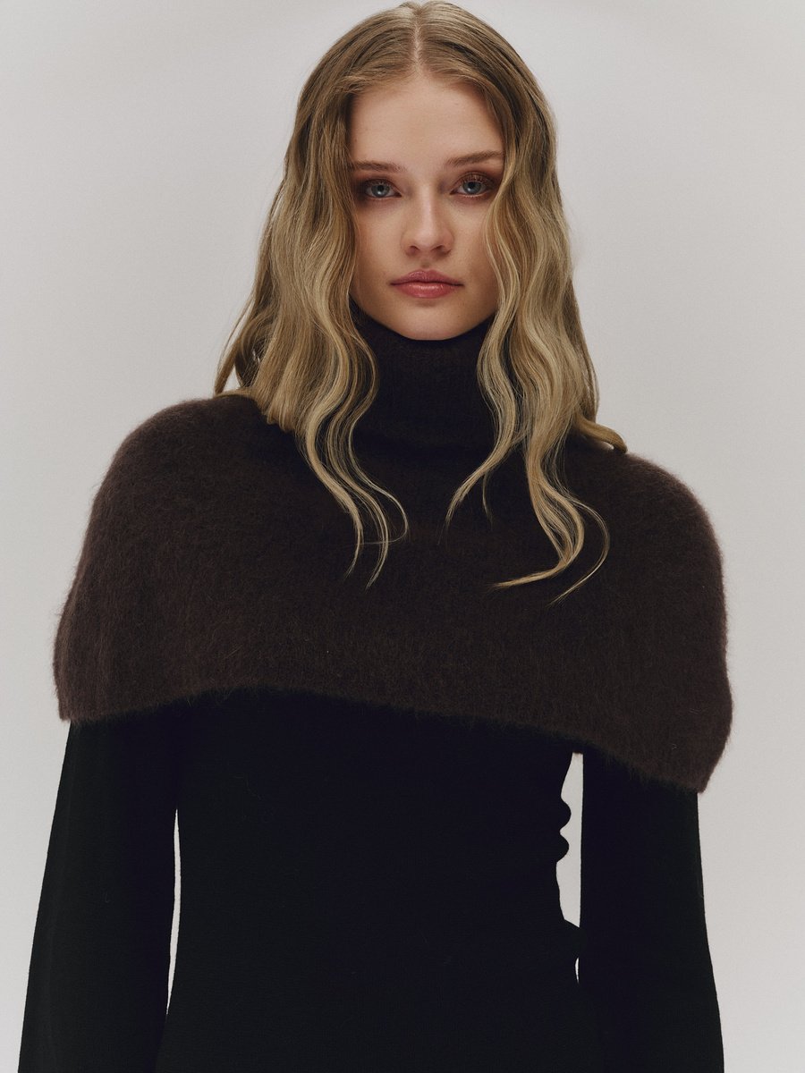 Sylvia Chunky Neck