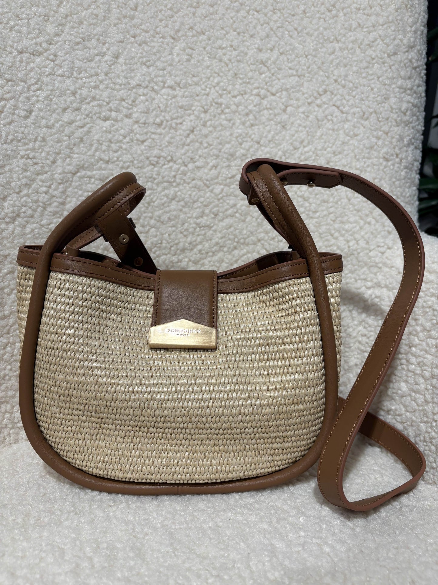 Flettet skulderveske i natur og camel